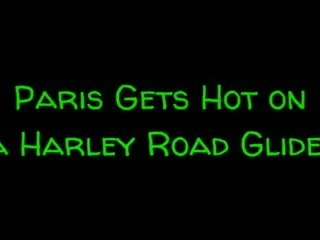 Paris mendapat terkemuka di sebuah harley jalan glide, resolusi tinggi seks video 0e